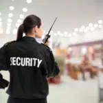 Agent de sécurité dans un magasin